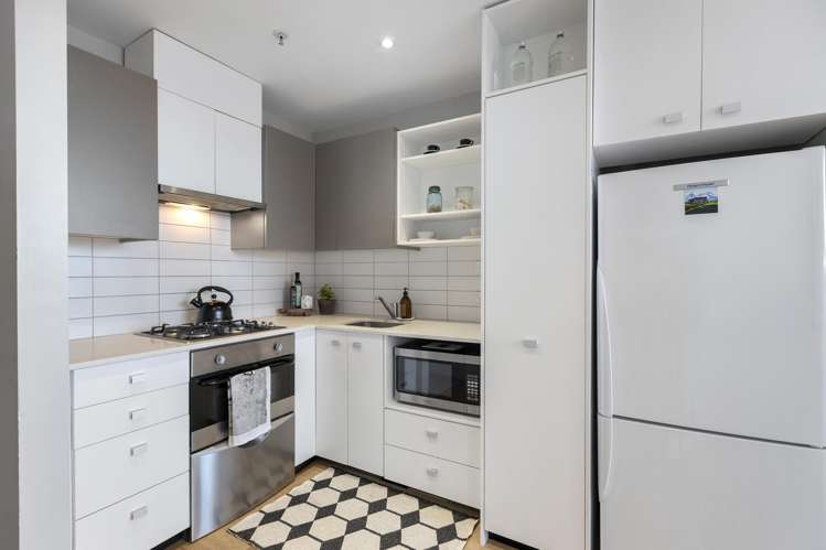 U607/19 College Street_5