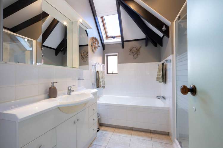 3/8 West Lynn Road Titirangi_13