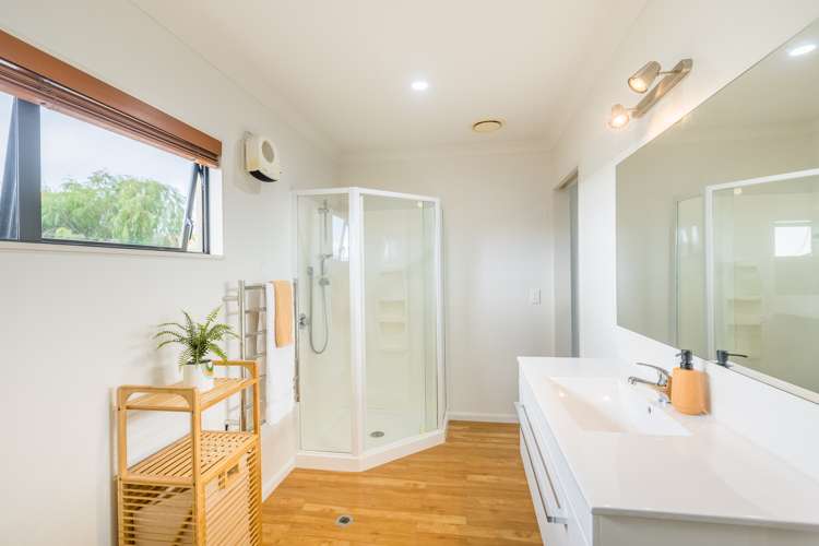 6 Shearwater Rise Paraparaumu Beach_13