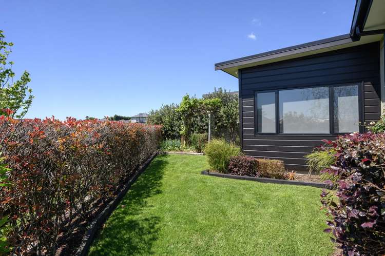 2 Benmore Crescent Pyes Pa_28