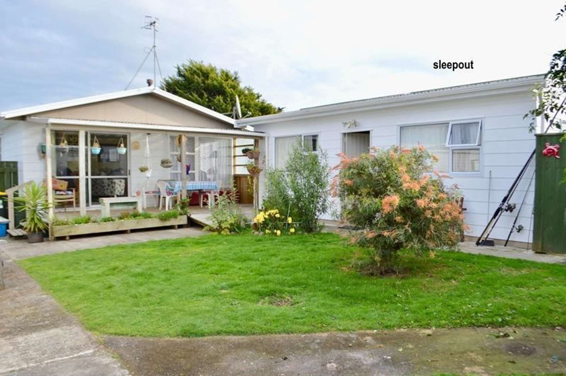 4 Robert Mckeen Street Otaki Beach_0