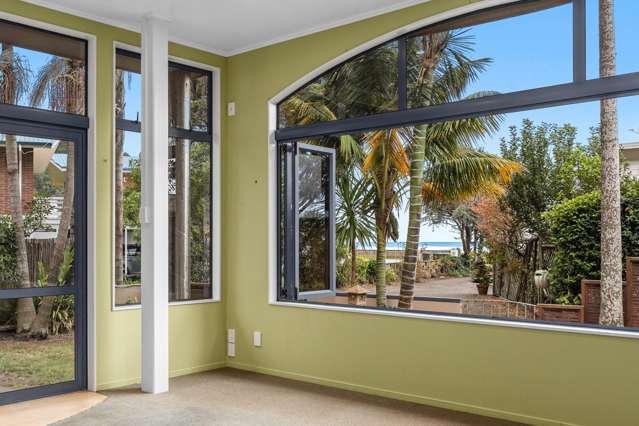 The Beach Beckons – West End Beach Pad!