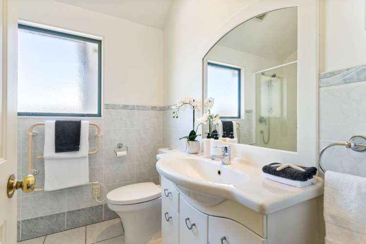 492 Beach Road Murrays Bay_30