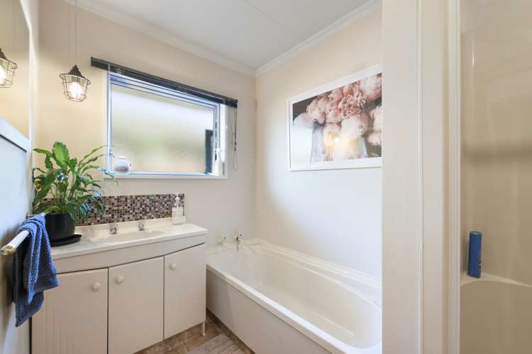 2 Squire Way Richmond_17