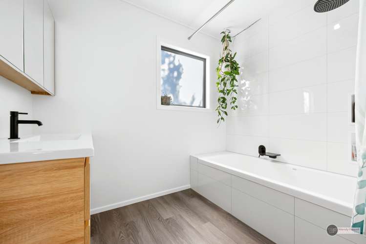 73 Miromiro Road Normandale_15