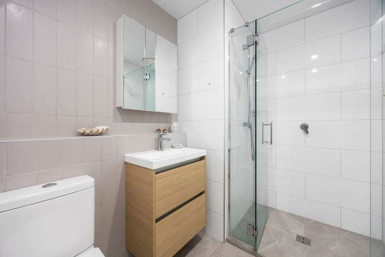 203/1 Kimiora Street Three Kings_11