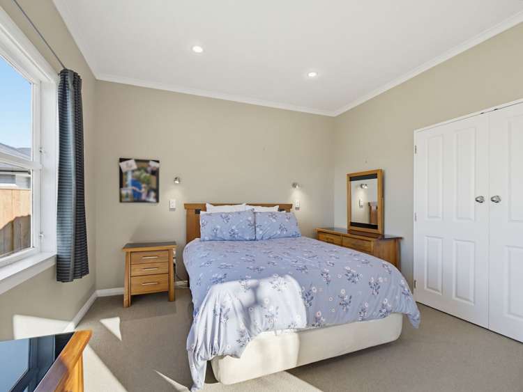 81 Guy Ave Takaro_13