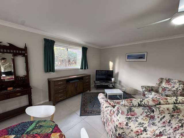 2 De Salis Drive - "Green Finch Cottage" Junee_1