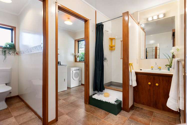 2/2 Fuchsia Place Birkdale_13