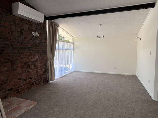 19 Totaravale Drive Sunnynook_1