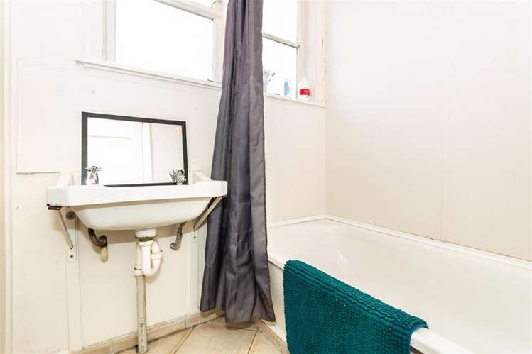 15 Dickson Crescent Hornby_9