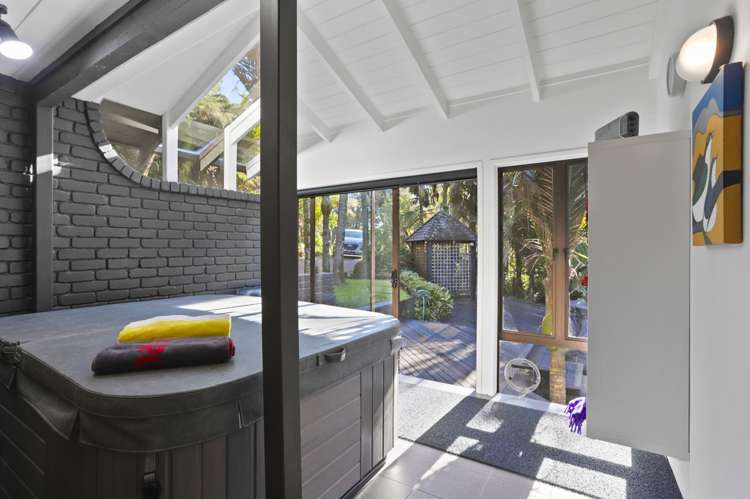 246 Scenic Drive Titirangi_14