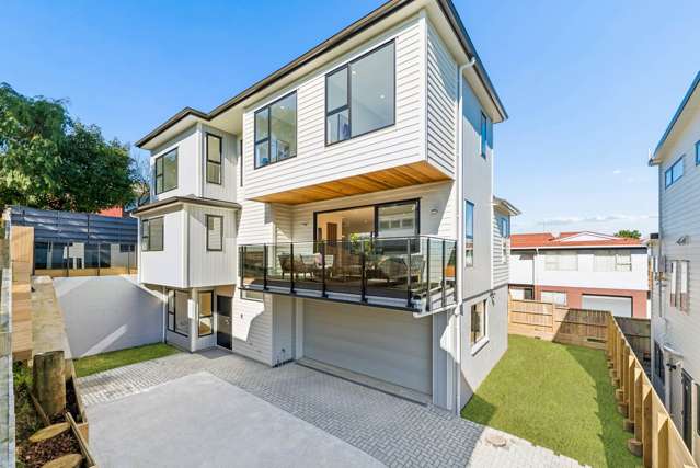 Brand-New Luxury Family Home with Harbour Views