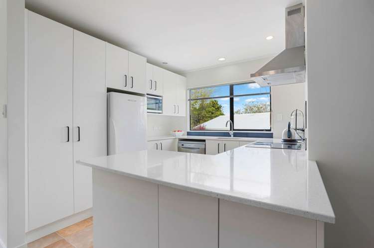 6 Thalia Place Totara Vale_8