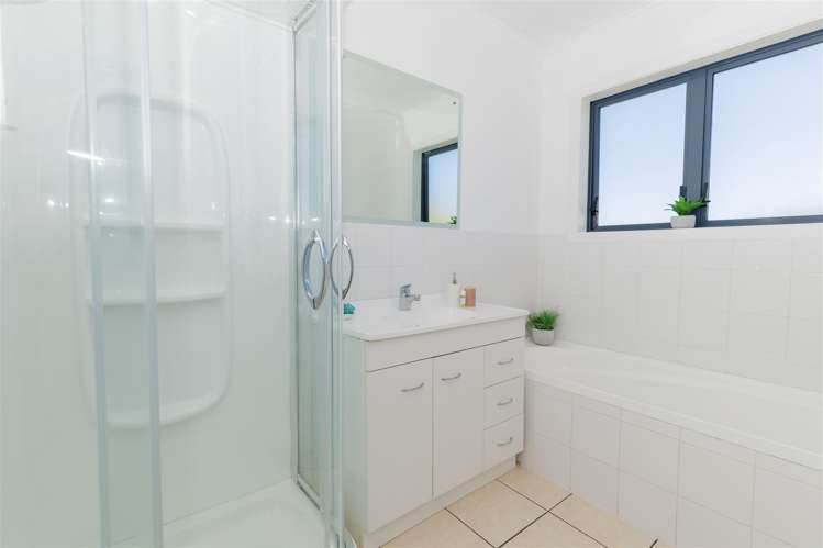 27 Fairburn Grove Johnsonville_13