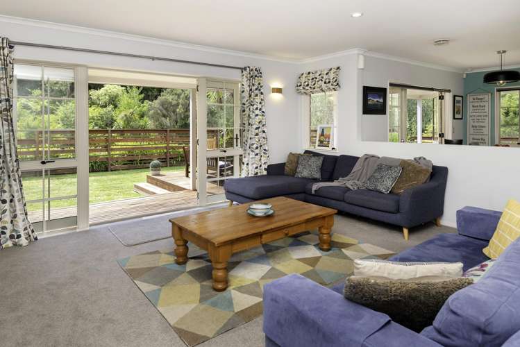 26 Bernie Edwards Place Botany Downs_7