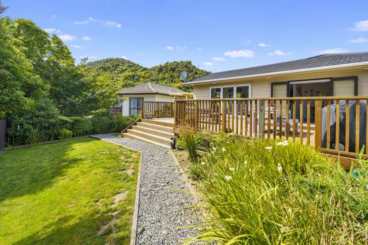 2 Tedder Way Karori_16