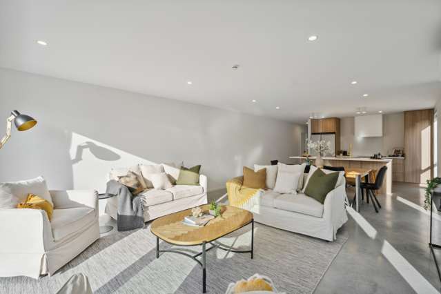 Modern Home & Income – 4 Bed + 2 Bed Flat