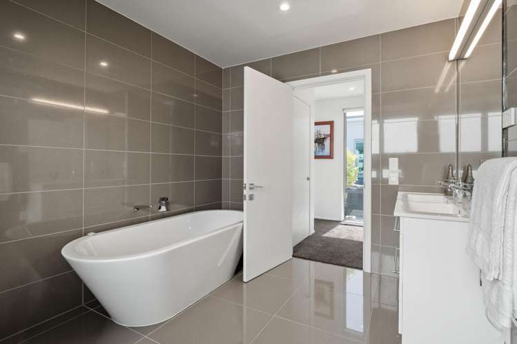 468 Peninsula Road Kelvin Heights_20