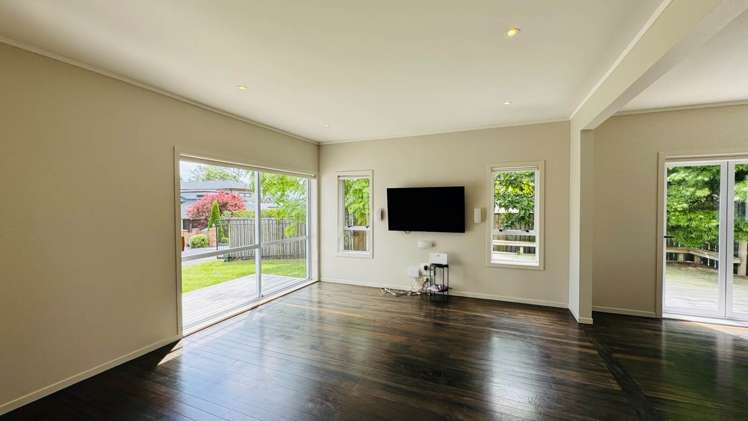 32 Isobel Road Greenhithe_2