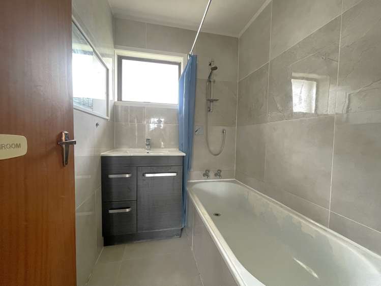 2/6 Papatahi Place Henderson_9