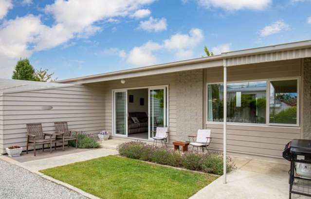 Conveniently Located Furnished Unit