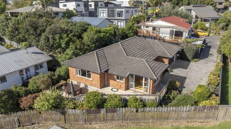 24a Orinda Close Botany Downs_11