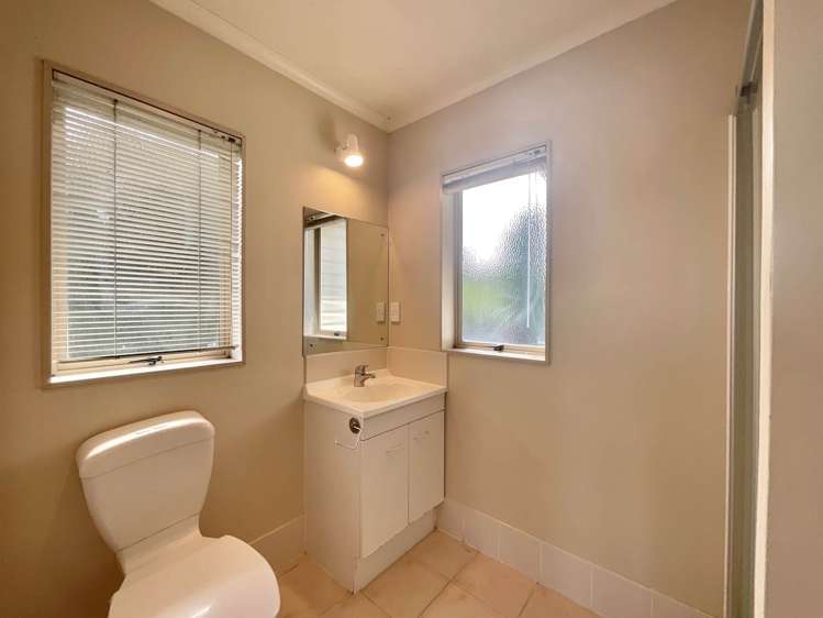 27 Cyclamen Road Mangere Bridge_8