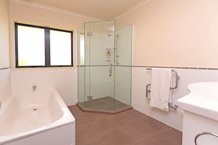 113 Alec Craig Way Gulf Harbour_15