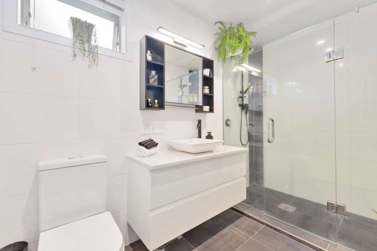 49A The Esplanade Eastern Beach_18