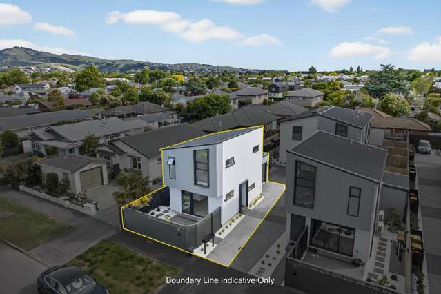 Free-hold Standalone Townhouse!