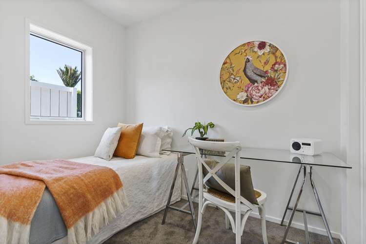 16 Paisley Street Mellons Bay_12