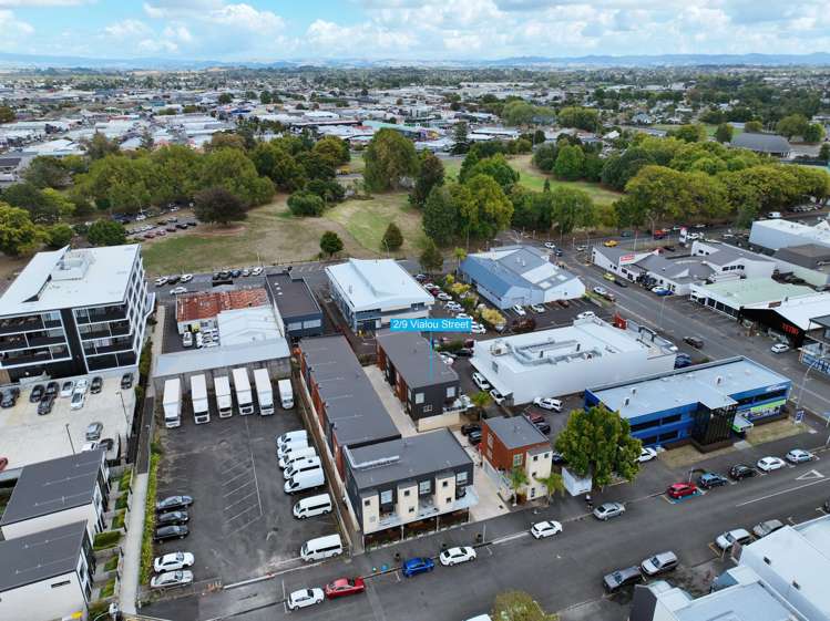 2/9 Vialou Street Hamilton Central_14