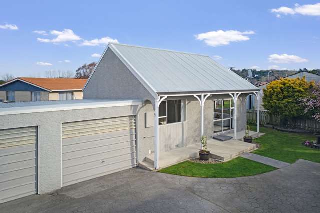 An Immaculate Oamaru Unit with Room to Breathe