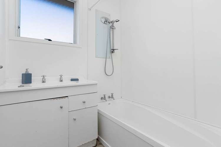 2/89 Bruce Mclaren Road Henderson_8