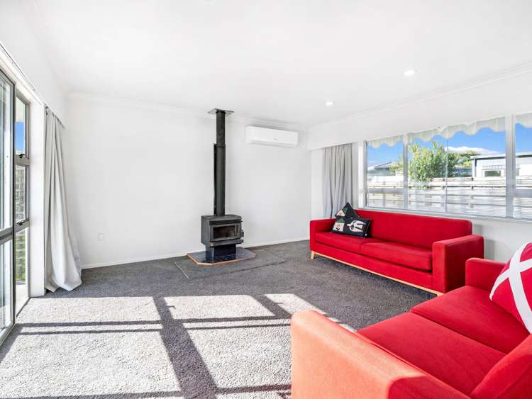 10 Hollows Crescent Takaro_6