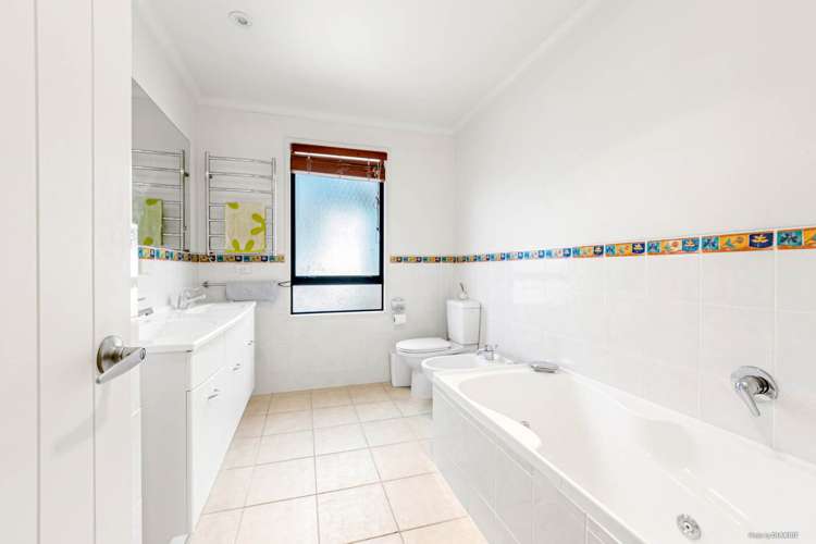 5 Villa Court Eastern Beach_10