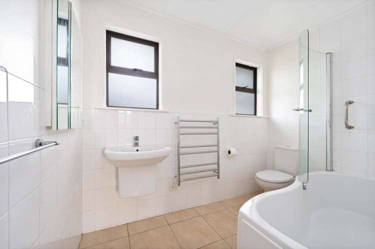 86 Flanshaw Road Te Atatu South_11