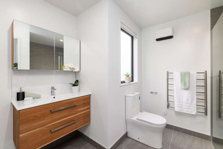 2/152 Woodham Road Linwood_8