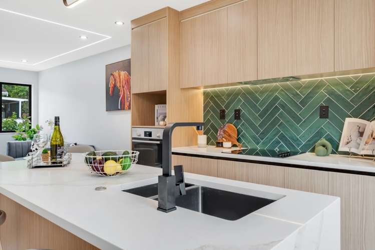 2/127 Ridge Road Howick_1