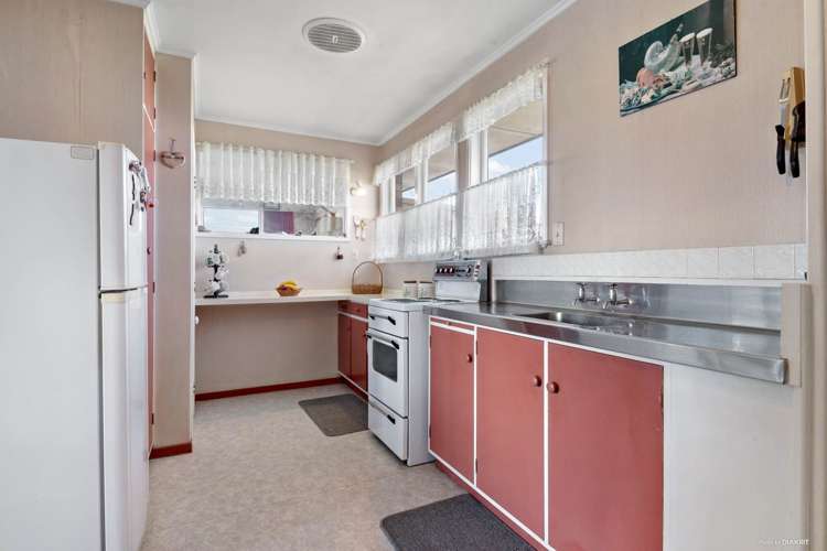 1/77 Royal View Road Te Atatu South_3