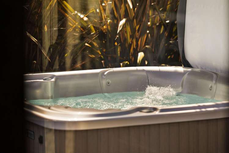 1 Goldleaf Hill Queenstown_11