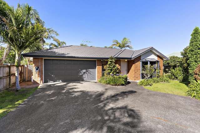 Golf Course Views & Exceptional Privacy