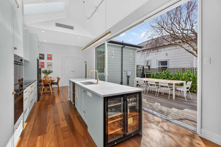 42 Bolton Street Petone_13