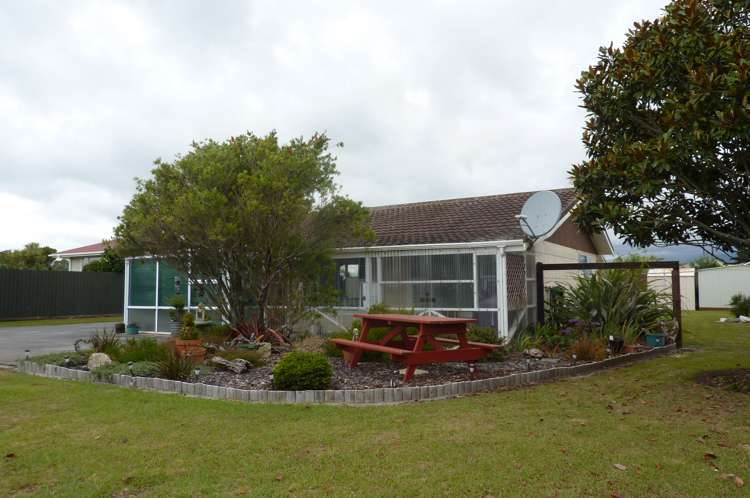 25 Marine Parade Carters Beach_25