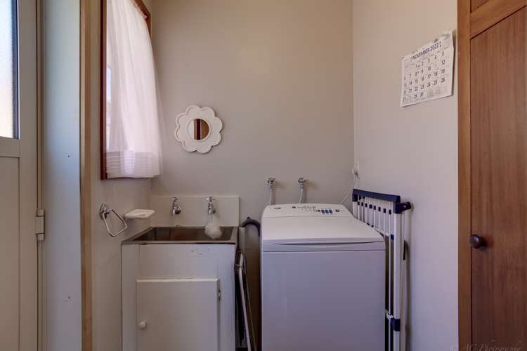 2/105 Le Cren Street Seaview_12