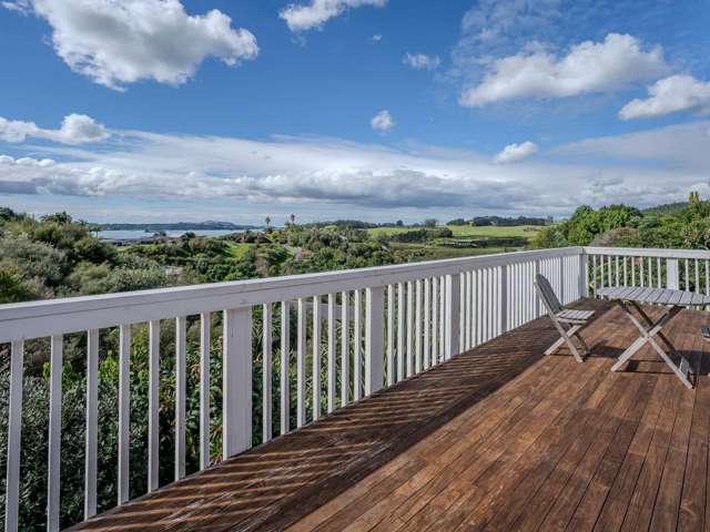 LARGE HOME, INLET VIEWS