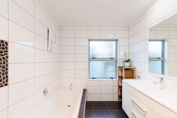 7 Galea Grove Kelvin Grove_13