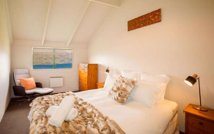 2/10 Manchester Place Queenstown_10