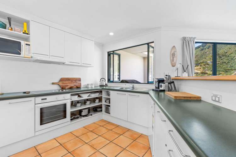 10/45 Beach Road Waikawa_13